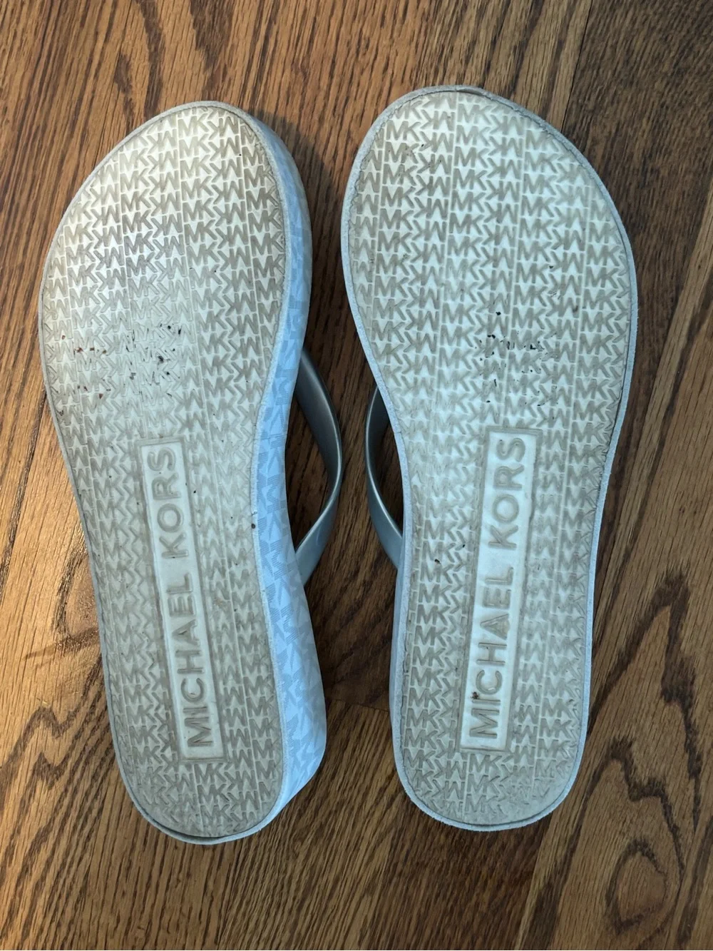 Michael Kors Bedford Glam Flip Flops White/Silver Wedge Sandals Size 8